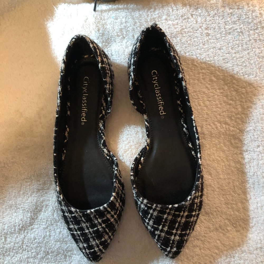 Black and white D'orsay flats
